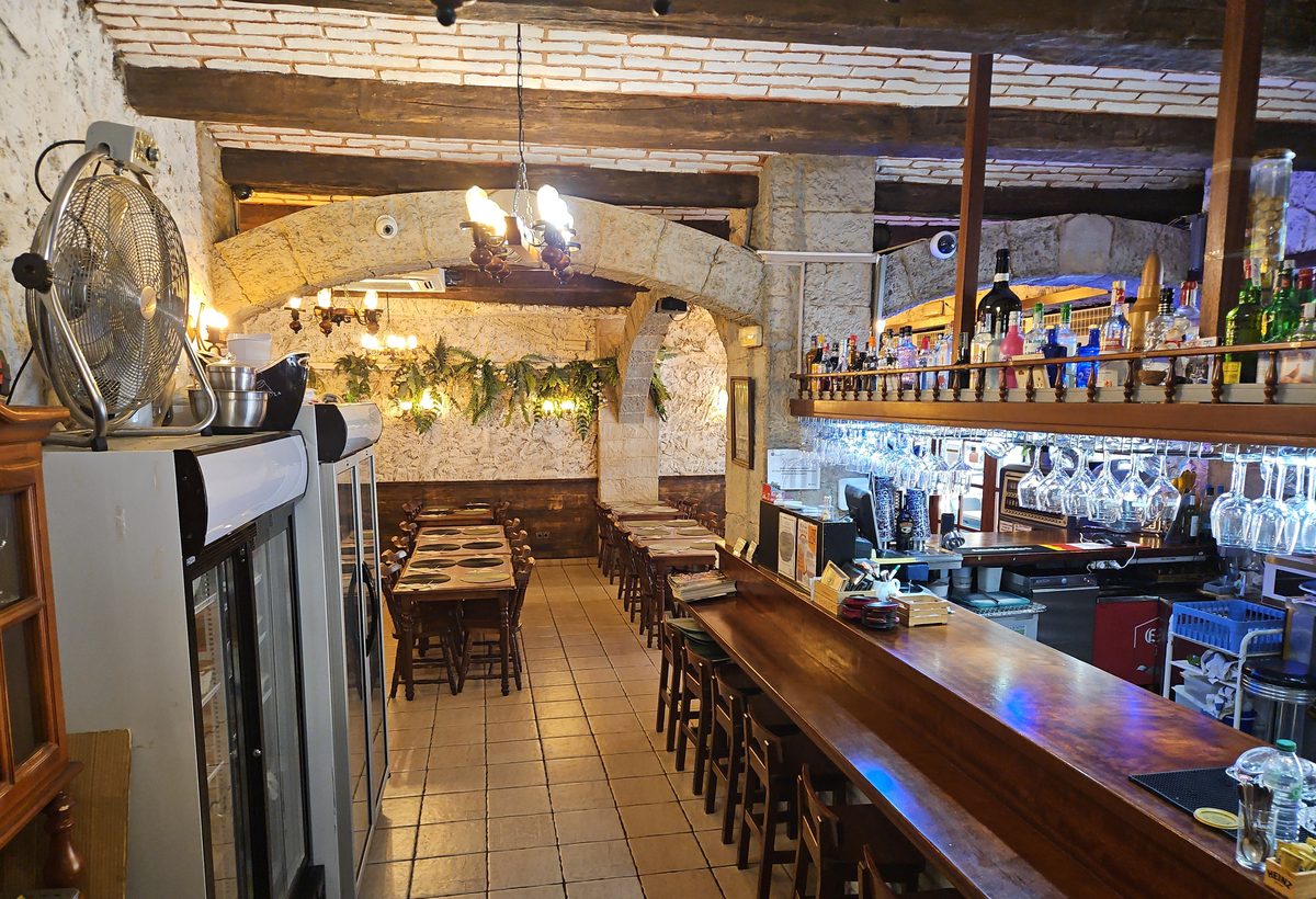 Interior del restaurant Los Arcos a Blanes